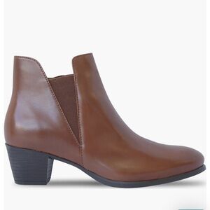 Narrow Jackson Chelsea Boots: Supple leather, gorgeous rich brown VGUC 6